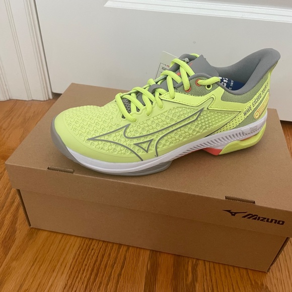 Wave Women's Exceed Tour 5 AC Tennis Shoes from Mizuno - Picture 2 of 10